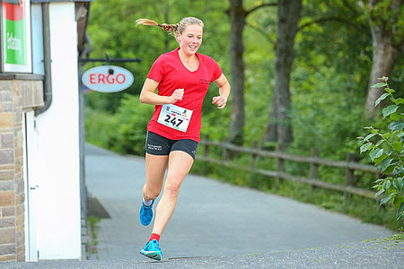 Die Frauenkonkurrenz gewann Franziska Espeter (Fit for Life Bad Laasphe). (WP-Foto: Peter Kehrle)  