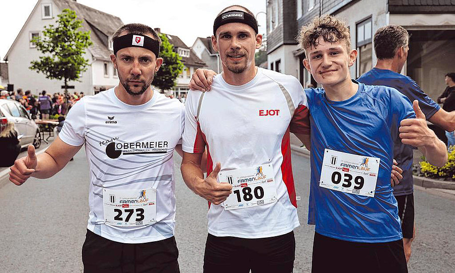 Das Spitzentrio bei den Männern: Dominik Weise (M.) siegte vor Jan-Marten Dickel (l.) und Felix Hof.  (Foto: Nasser Trabulsi)  