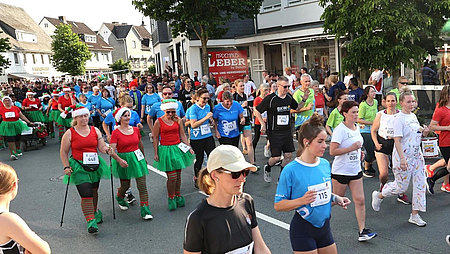 Viele Zuschauer feuerten die Läufer vom Streckenrand an. (Foto: Nasser Trabulsi)  