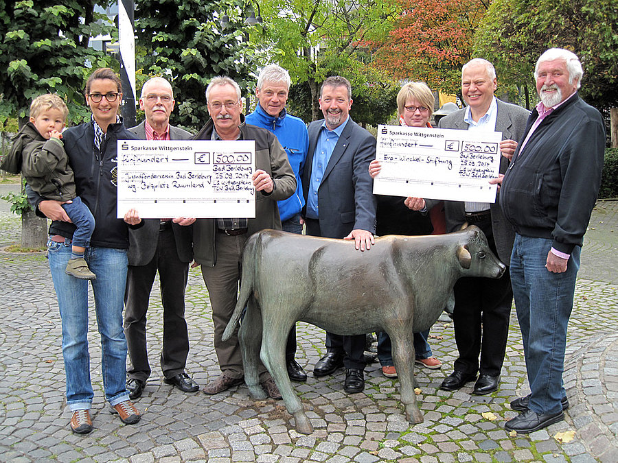 Von links nach rechts: Katharina Benner-Lückel (Jugendförderverein), Werner Wegener, Michael Boer, Roland Dickel (Organisationsteam), Bernd Fuhrmann (1. Vors. LG Wittgenstein), Simone Hess (Kuratorium Eva-Winckel-Stiftung), Dr. Gregor Wistehube (1. Vors  