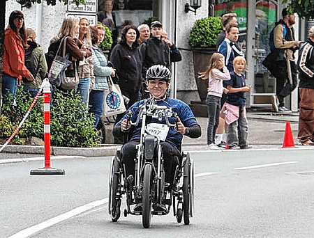 Laura Pott nahm für die Firma BIKAR mit ihrem Handbike teil. (Foto: Nasser Trabulsi)  