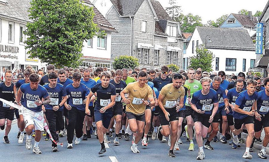 Über 540 Teilnehmende waren am Mittwochabend beim 20. Wittgensteiner Firmenlauf in Bad Berleburg dabei. (Foto: Nasser Trabulsi)  
